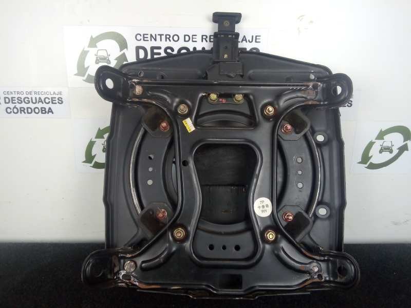 Recambio de asiento delantero izquierdo para mahindra bolero pick-up 2.5 td 4wd referencia OEM IAM  BASE.ROTATIVA 