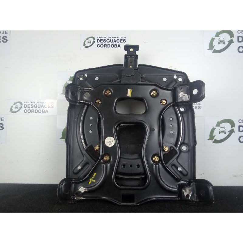 Recambio de asiento delantero derecho para mahindra bolero pick-up 2.5 td 4wd referencia OEM IAM  BASE.ROTATIVA 