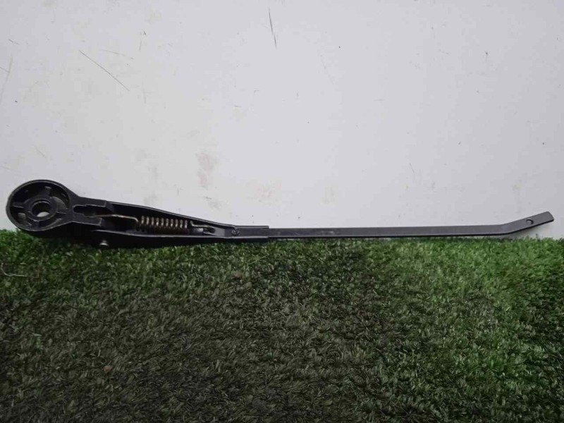 Recambio de brazo limpia delantero derecho para land rover 88 2.3d referencia OEM IAM 551230-551230E3 DOGA 