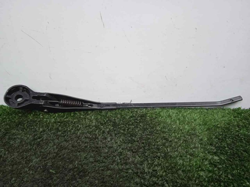 Recambio de brazo limpia delantero derecho para land rover 88 2.3d referencia OEM IAM 551230-551230E3 DOGA 