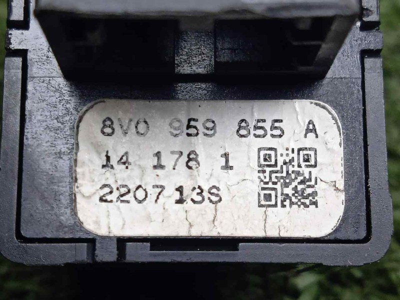 Recambio de mando elevalunas delantero derecho para audi a3 sedán(8vs) 2.0 16v tdi referencia OEM IAM 8V0959855A  