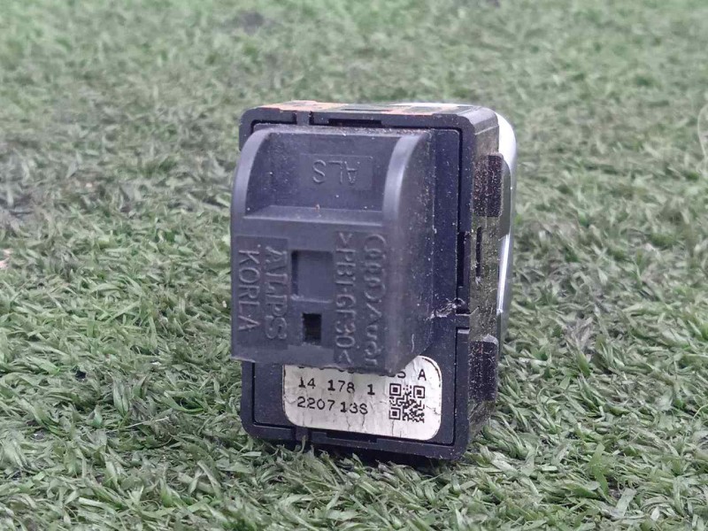 Recambio de mando elevalunas delantero derecho para audi a3 sedán(8vs) 2.0 16v tdi referencia OEM IAM 8V0959855A  