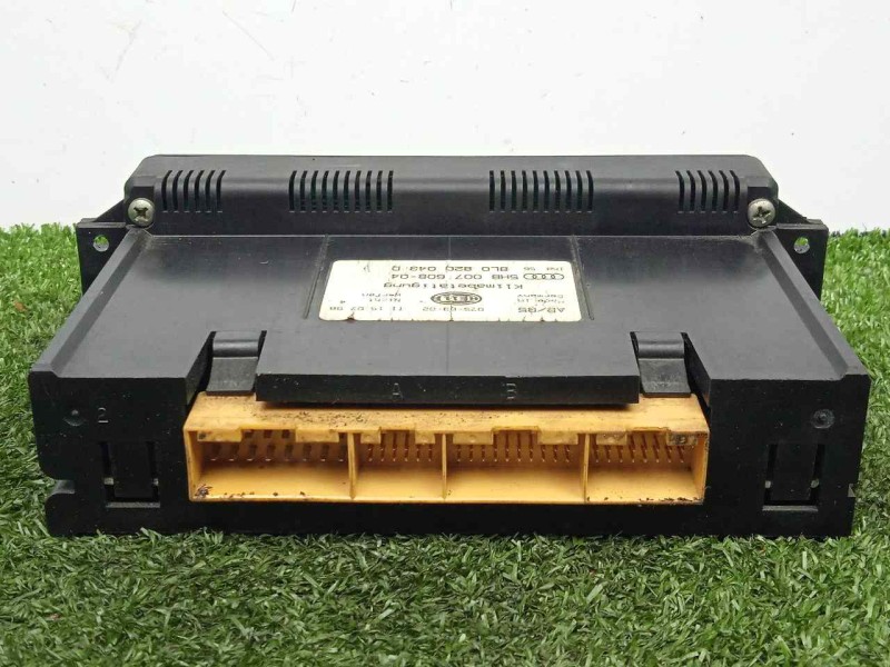Recambio de mando climatizador para audi a3 (8l) 1.6 referencia OEM IAM 8L0820043D-5HB00760804 1.SERIE 