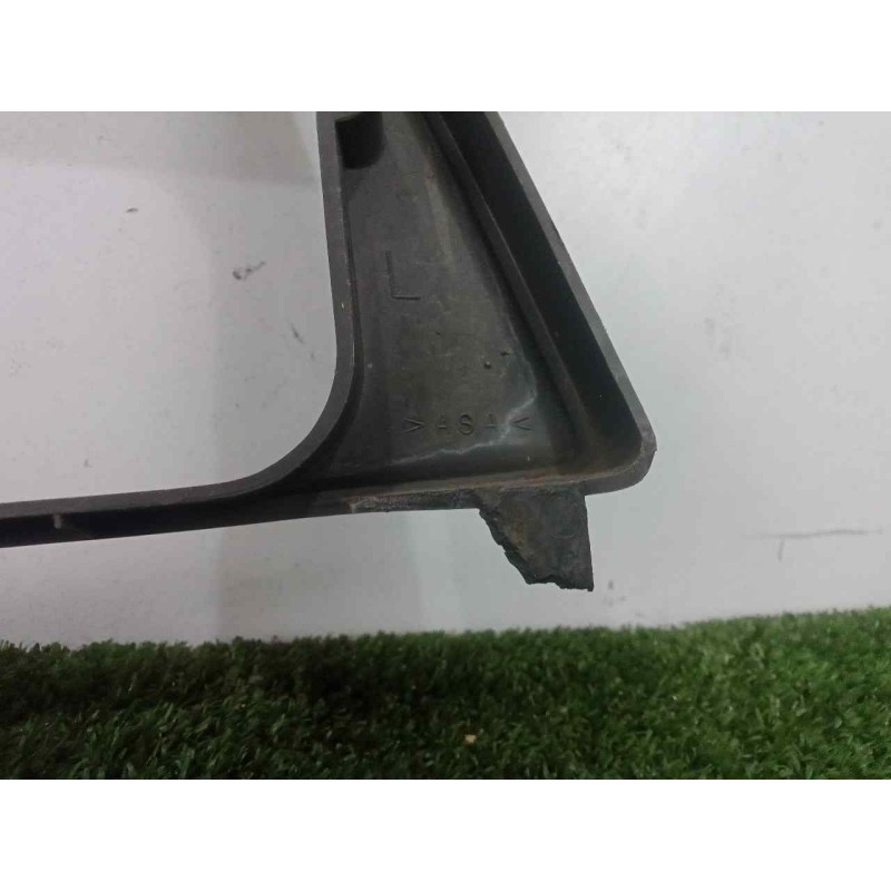 Recambio de moldura para isuzu n-serie referencia OEM IAM 8975810880 MOLDURA FARO DOBLE CON.TARAS