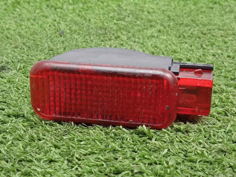 Recambio de luz interior para audi a3 sedán(8vs) 2.0 16v tdi referencia OEM IAM 6Y0947411 LUZ.PUERTA 