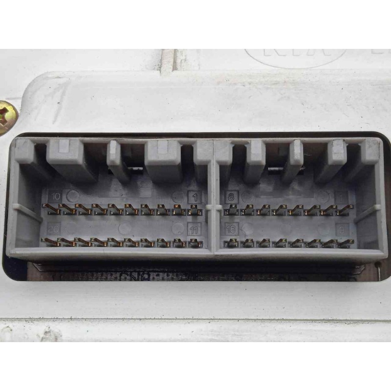 Recambio de cuadro instrumentos para kia cerato 1.5 crdi referencia OEM IAM 20050812-11000716710K-940032F300 1.CONECTOR 