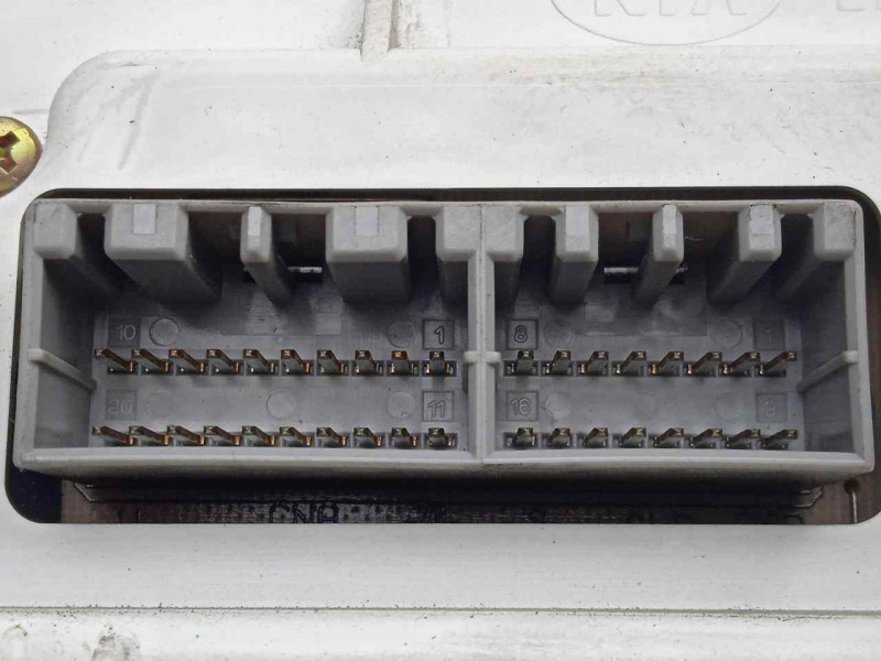 Recambio de cuadro instrumentos para kia cerato 1.5 crdi referencia OEM IAM 20050812-11000716710K-940032F300 1.CONECTOR 