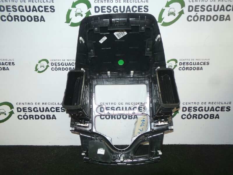 Recambio de aireador delantero central para hyundai i30 1.6 crdi cat referencia OEM IAM 847402R100  