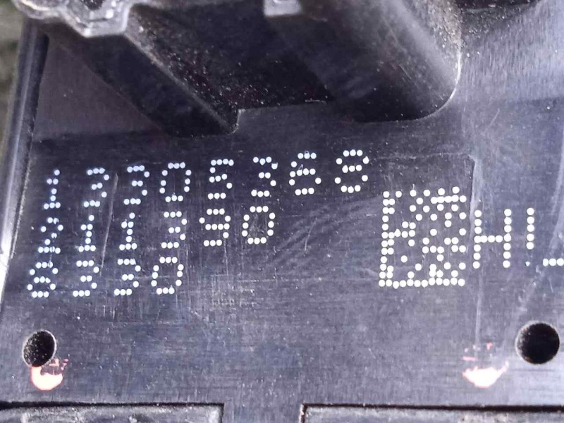 Recambio de mando elevalunas trasero derecho para chevrolet cruze 2.0 diesel cat referencia OEM IAM   