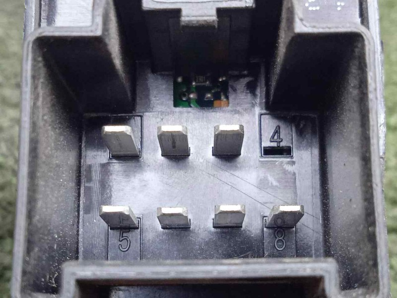 Recambio de mando elevalunas trasero derecho para chevrolet cruze 2.0 diesel cat referencia OEM IAM   