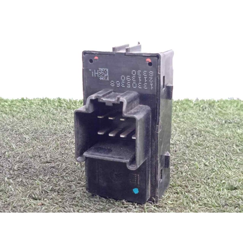 Recambio de mando elevalunas trasero derecho para chevrolet cruze 2.0 diesel cat referencia OEM IAM   