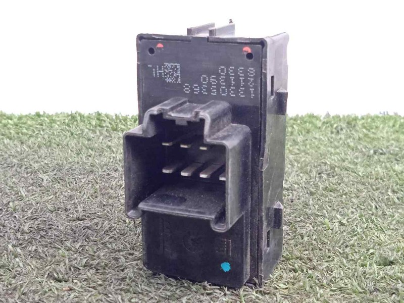 Recambio de mando elevalunas trasero derecho para chevrolet cruze 2.0 diesel cat referencia OEM IAM   
