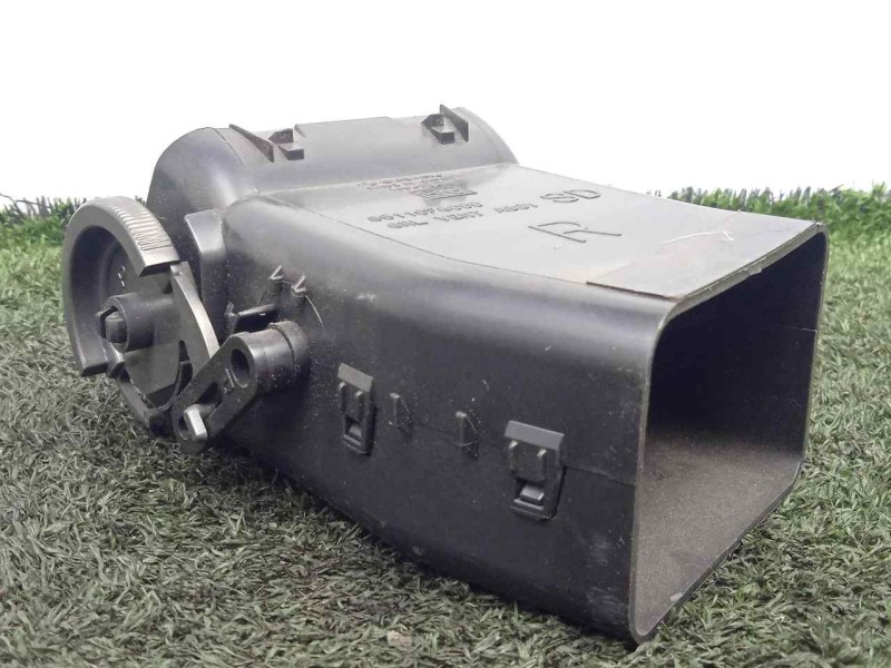 Recambio de aireador delantero derecho para subaru impreza g12 2.0 cat referencia OEM IAM 66110FG000  