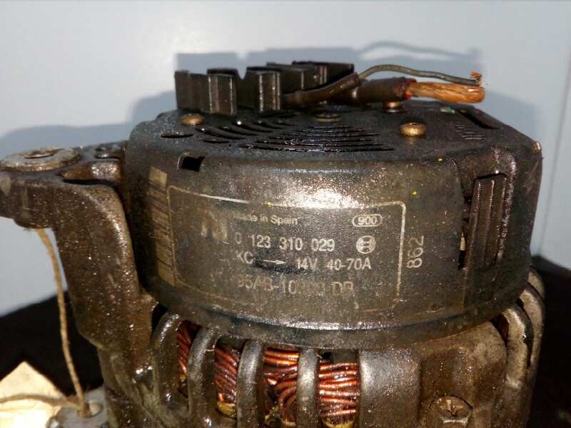 Recambio de alternador para ford escort berlina/turnier 1.8 16v cat referencia OEM IAM 0123310029 BOSCH 70A