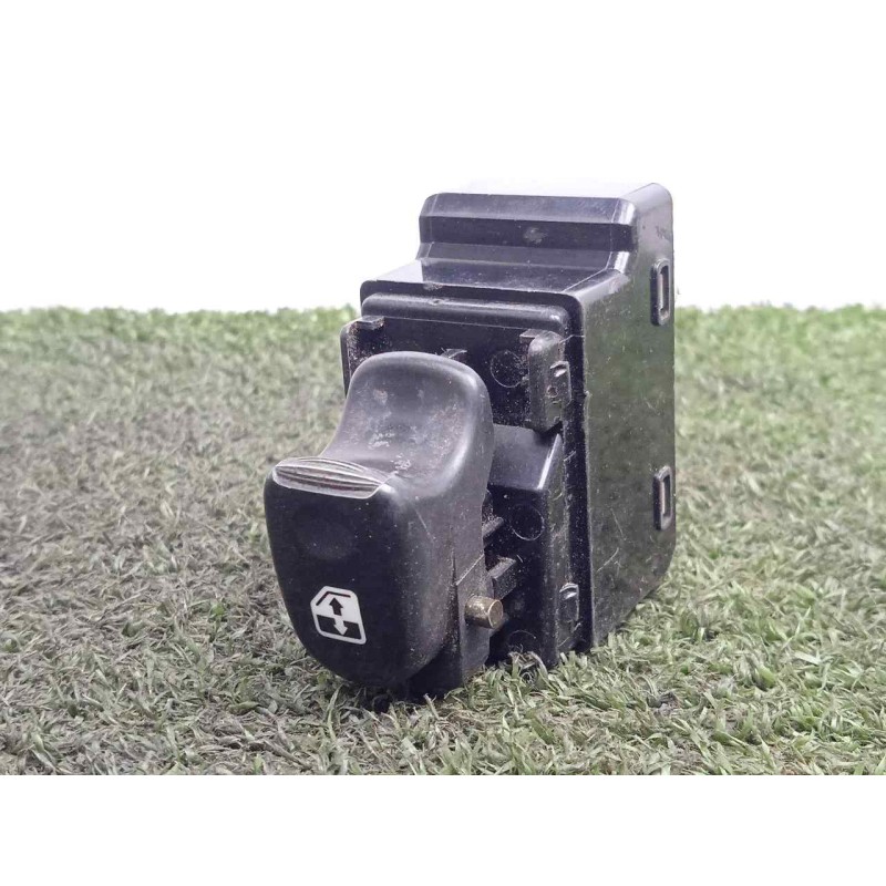 Recambio de mando elevalunas delantero derecho para hyundai accent (lc) 1.5 crdi cat referencia OEM IAM 11119A  