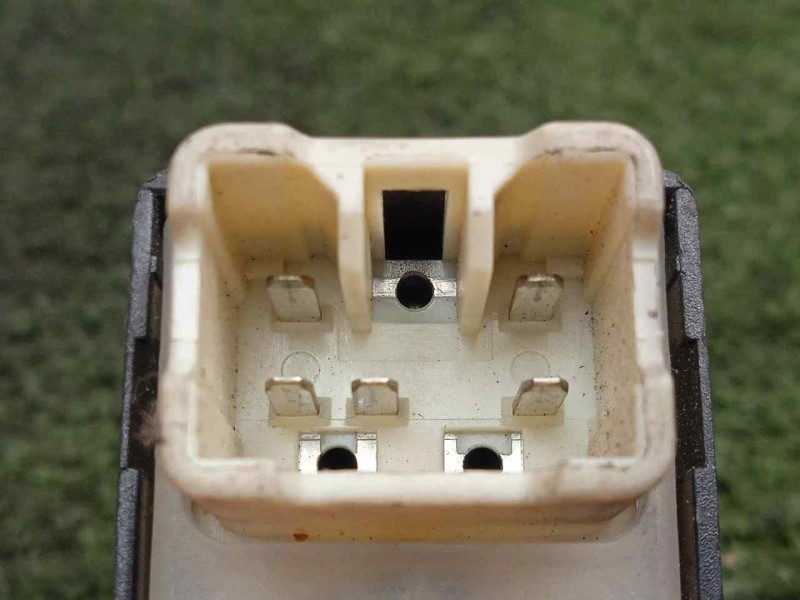 Recambio de mando elevalunas delantero derecho para hyundai accent (lc) 1.5 crdi cat referencia OEM IAM 11119A  