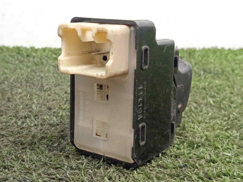 Recambio de mando elevalunas delantero derecho para hyundai accent (lc) 1.5 crdi cat referencia OEM IAM 11119A  