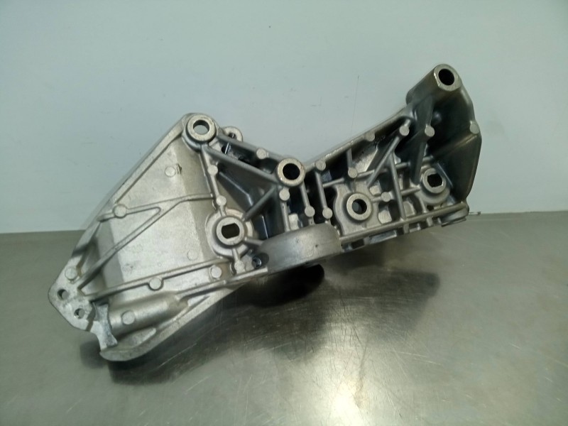 Recambio de soporte alternador para nissan qashqai (j11) 1.5 turbodiesel cat referencia OEM IAM 8200669494  