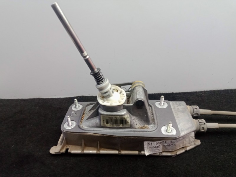 Recambio de palanca cambio para seat ibiza (6j5) 1.4 16v referencia OEM IAM 6Q0711061E  