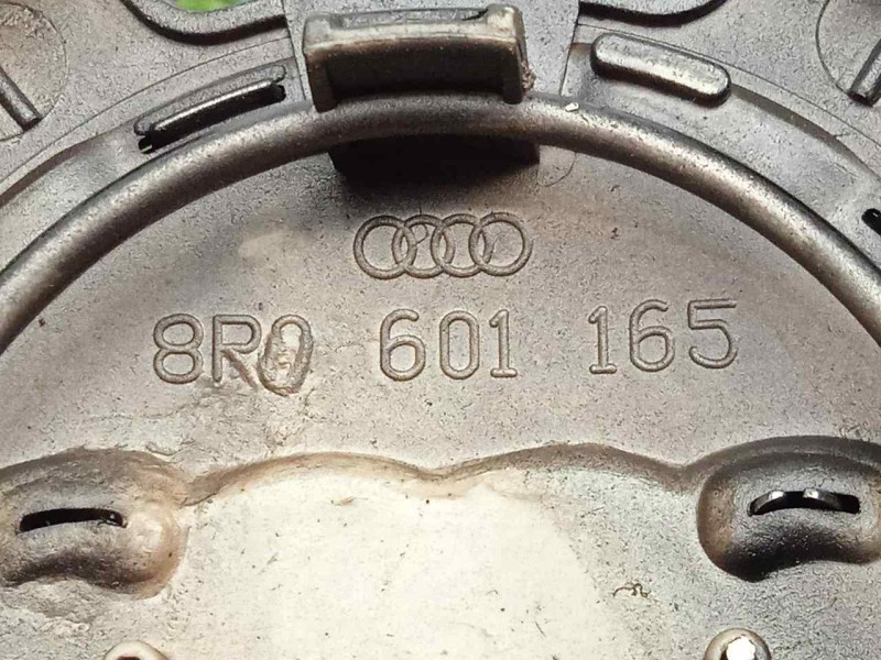 Recambio de tapacubos para audi a3 sedán(8vs) 2.0 16v tdi referencia OEM IAM 8R0601165  