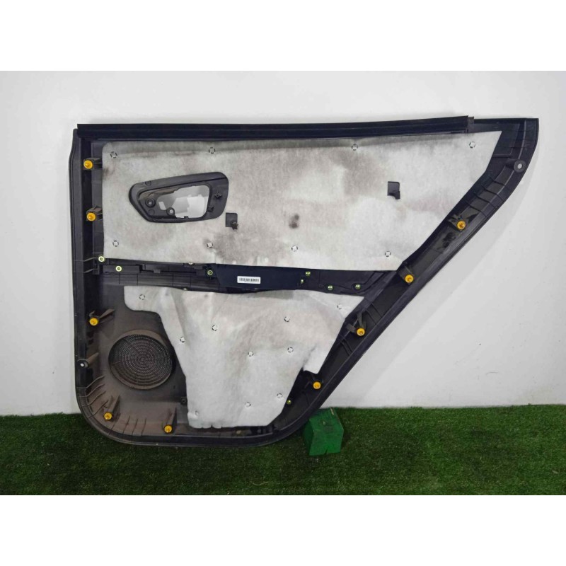 Recambio de guarnecido puerta trasera izquierda para ssangyong korando 2.0 td cat referencia OEM IAM   