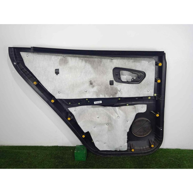 Recambio de guarnecido puerta trasera derecha para ssangyong korando 2.0 td cat referencia OEM IAM   