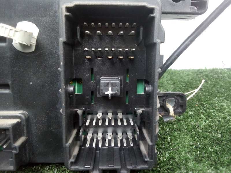 Recambio de caja reles / fusibles para kia carnival 2.9 crdi cat referencia OEM IAM 919544D270  