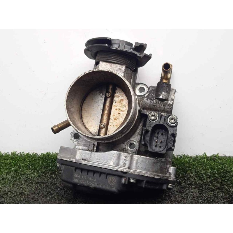 Recambio de caja mariposa para volkswagen golf iv berlina (1j1) 1.6 referencia OEM IAM 06A133064J  