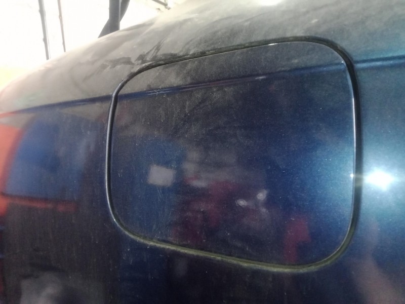 Recambio de tapa exterior combustible para audi a4 berlina (8e) 1.8 20v turbo referencia OEM IAM   