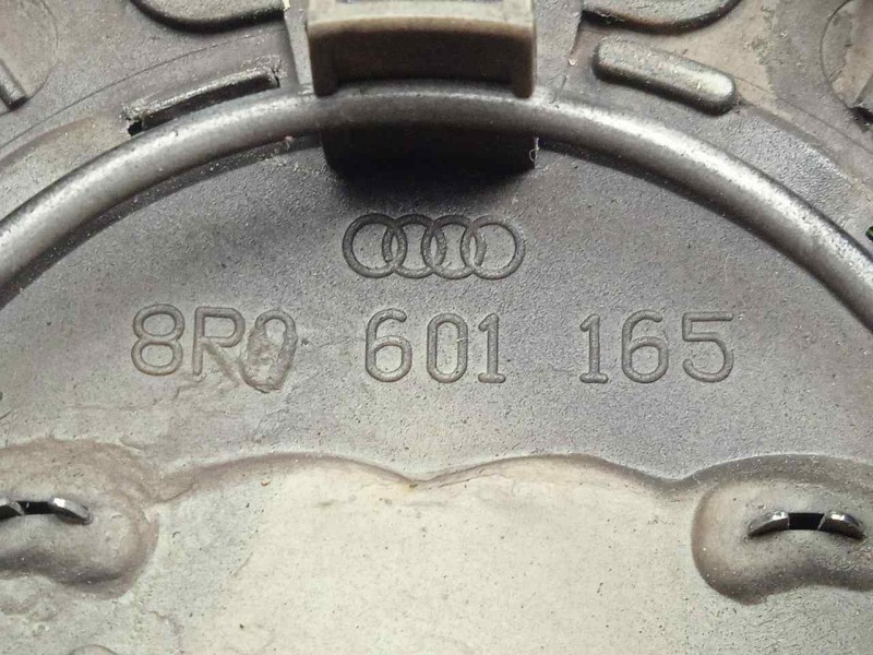 Recambio de tapacubos para audi a3 sedán(8vs) 2.0 16v tdi referencia OEM IAM 8R0601165  