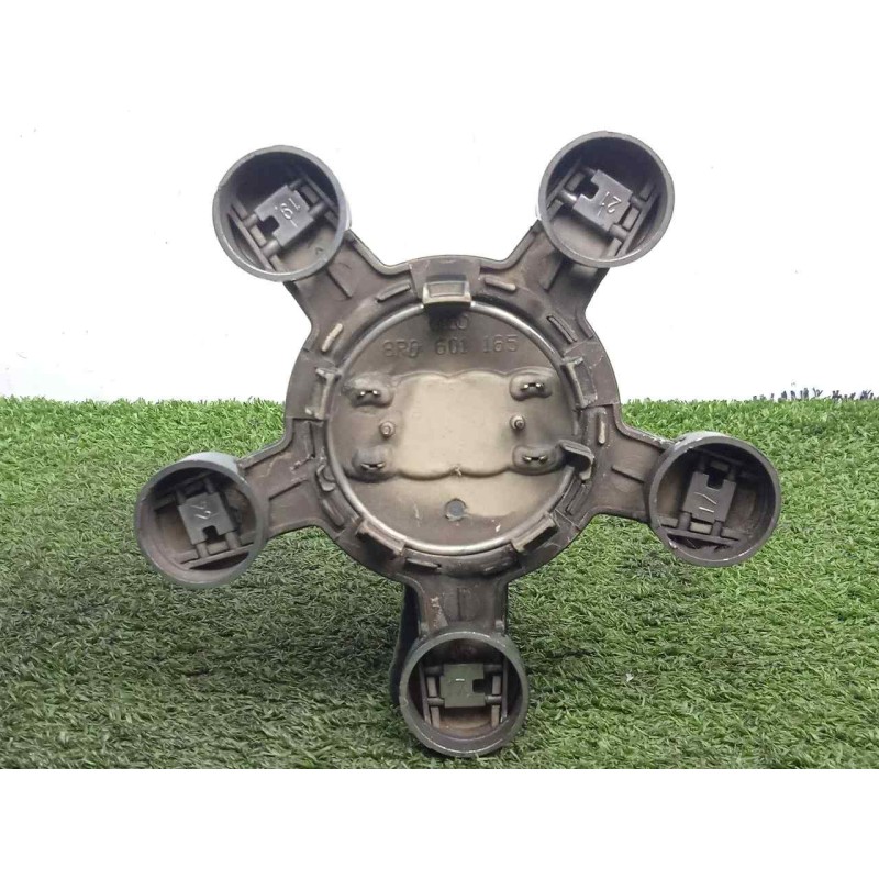 Recambio de tapacubos para audi a3 sedán(8vs) 2.0 16v tdi referencia OEM IAM 8R0601165  