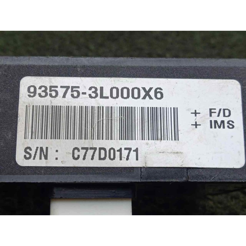 Recambio de mando elevalunas delantero derecho para hyundai grandeur / azera 2.2 crdi referencia OEM IAM 935753L000X6-935753L300