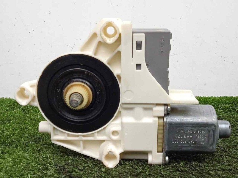 Recambio de motor elevalunas trasero derecho para peugeot 407 1.6 hdi referencia OEM IAM 999066103  