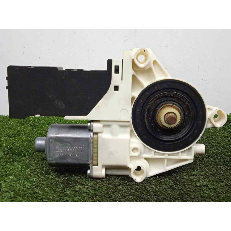 Recambio de motor elevalunas delantero derecho para peugeot 407 1.6 hdi referencia OEM IAM 1137328127-994421104  