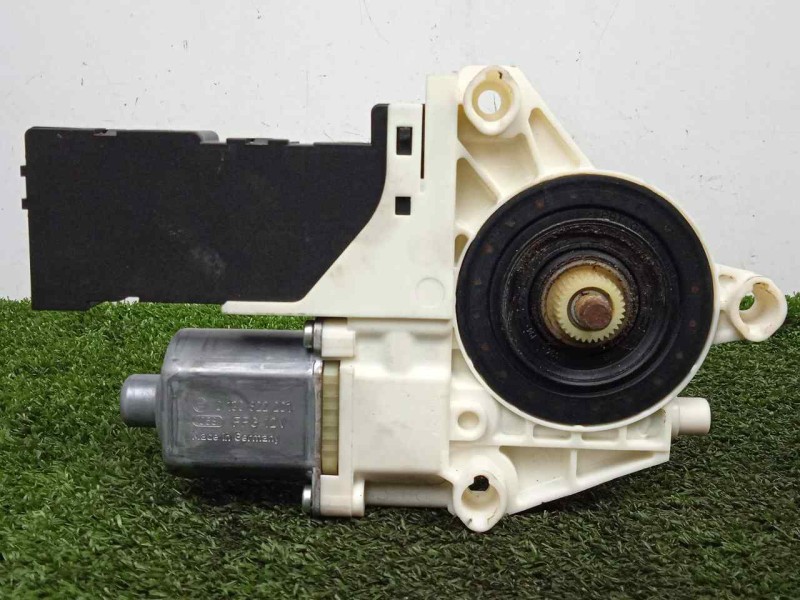 Recambio de motor elevalunas delantero derecho para peugeot 407 1.6 hdi referencia OEM IAM 1137328127-994421104  