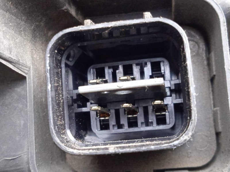 Recambio de faro izquierdo para kia carens 2.0 crdi referencia OEM IAM SINREFERENCIA 02-06 