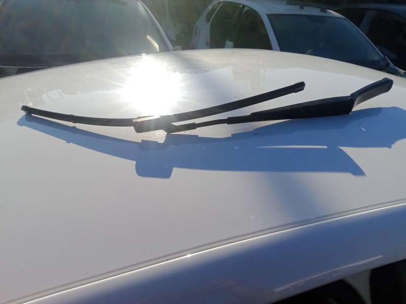 Recambio de brazo limpia delantero izquierdo para seat ibiza (6j5) 1.4 16v referencia OEM IAM   