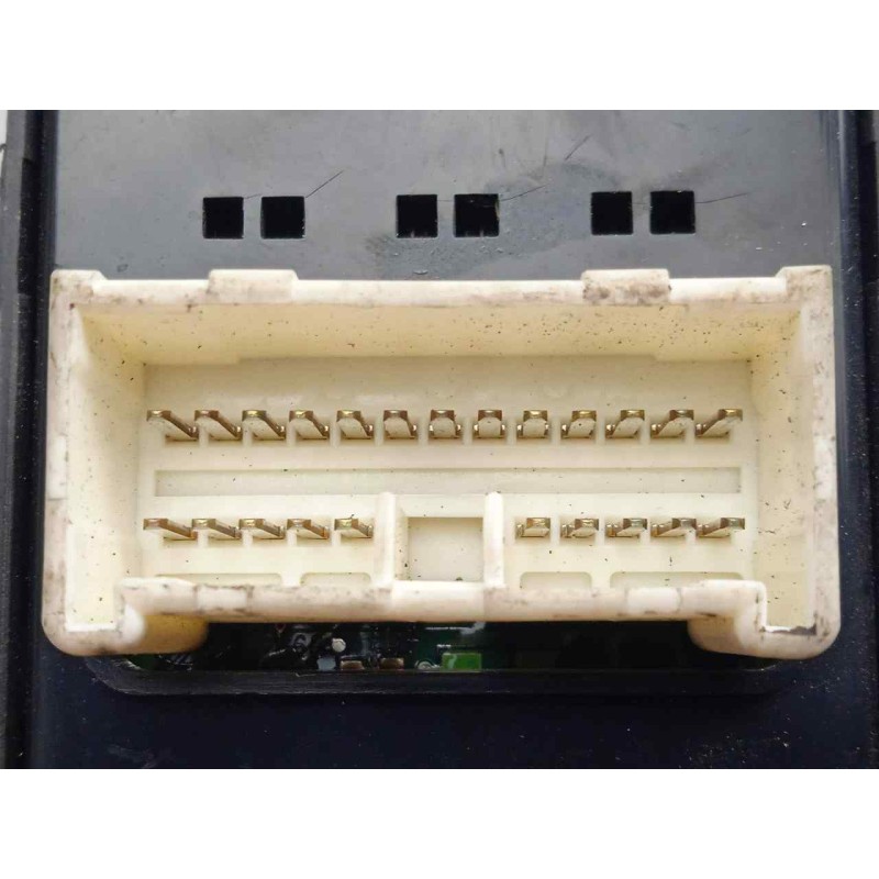 Recambio de mando elevalunas delantero derecho para hyundai grandeur / azera 2.2 crdi referencia OEM IAM 935753L000X6-935753L300