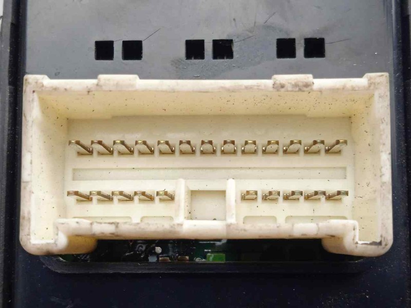 Recambio de mando elevalunas delantero derecho para hyundai grandeur / azera 2.2 crdi referencia OEM IAM 935753L000X6-935753L300