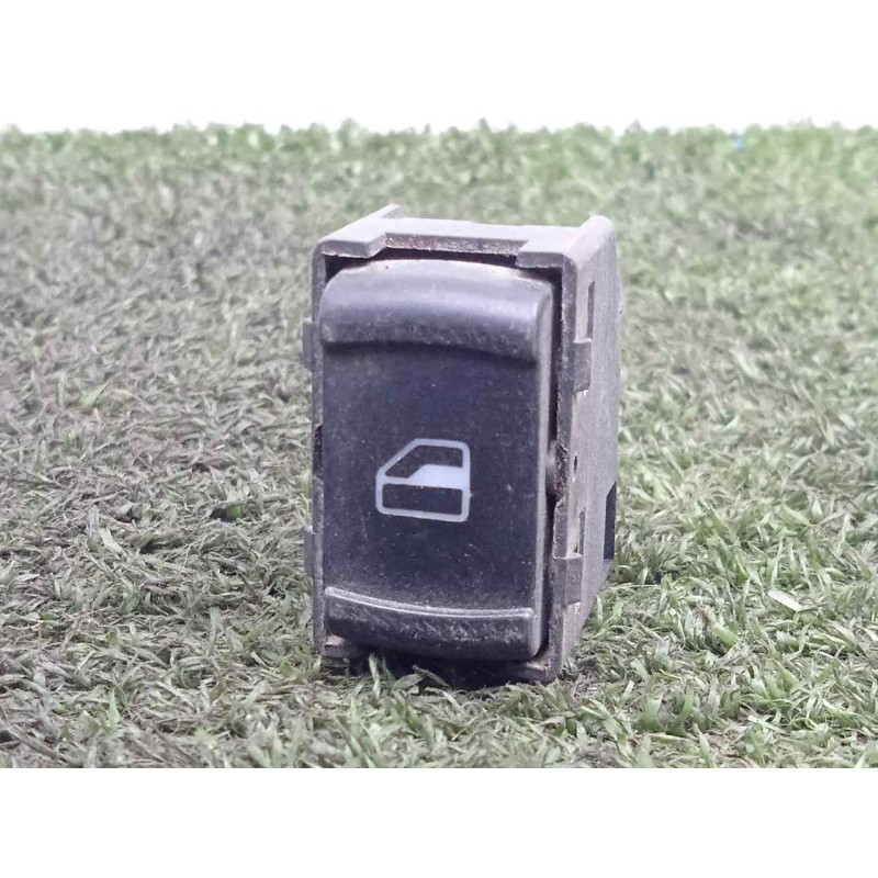 Recambio de mando elevalunas trasero izquierdo para volkswagen golf iv berlina (1j1) 1.9 tdi referencia OEM IAM   