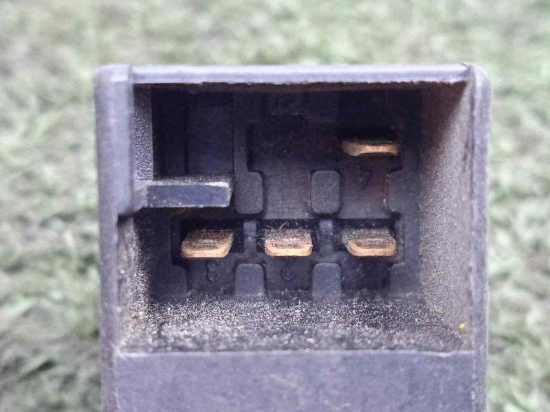 Recambio de mando elevalunas trasero izquierdo para volkswagen golf iv berlina (1j1) 1.9 tdi referencia OEM IAM   