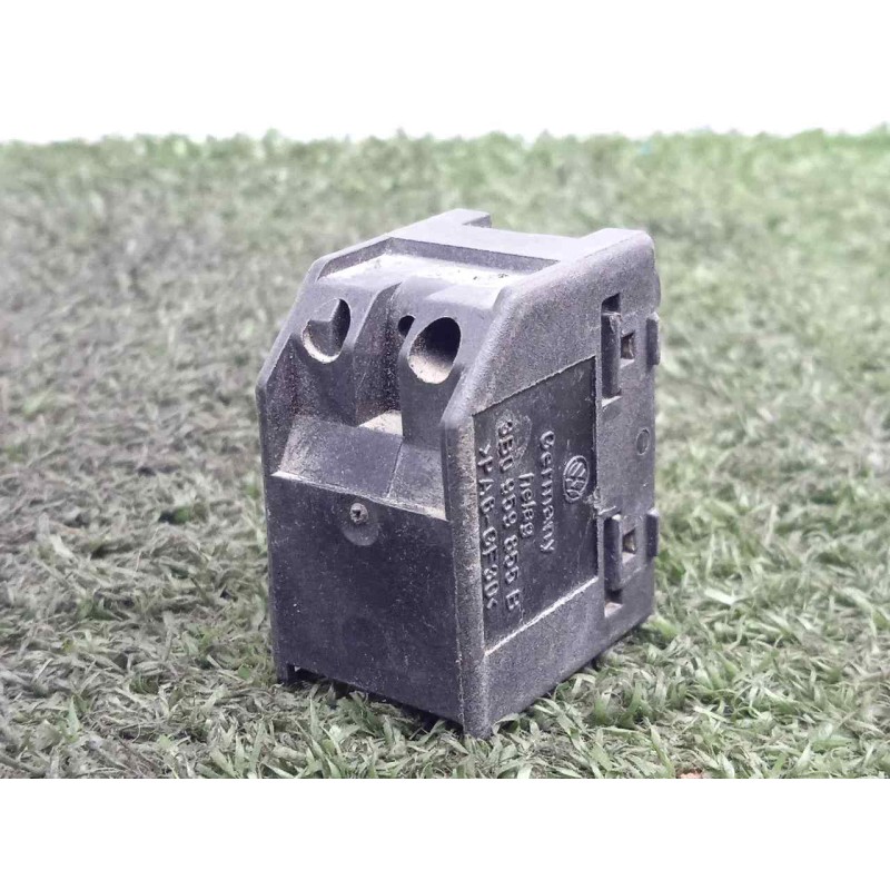 Recambio de mando elevalunas trasero izquierdo para volkswagen golf iv berlina (1j1) 1.9 tdi referencia OEM IAM   