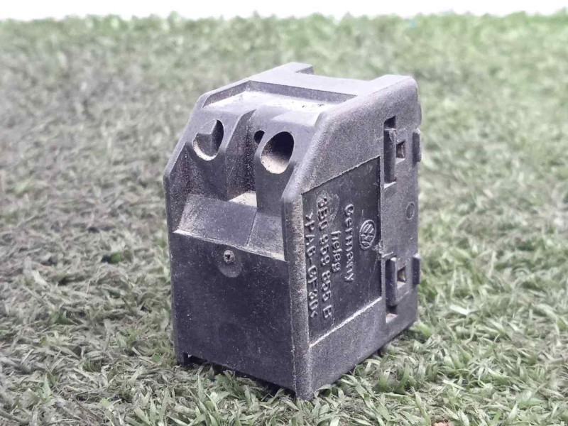 Recambio de mando elevalunas trasero izquierdo para volkswagen golf iv berlina (1j1) 1.9 tdi referencia OEM IAM   