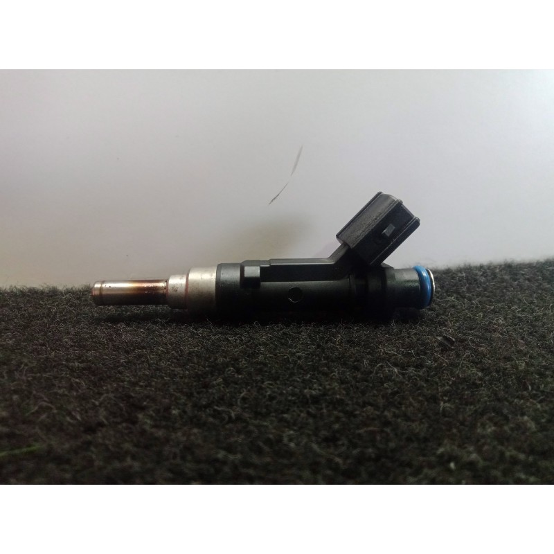 Recambio de inyector para toyota yaris 1.3 16v cat referencia OEM IAM 0280158213-2320947010  