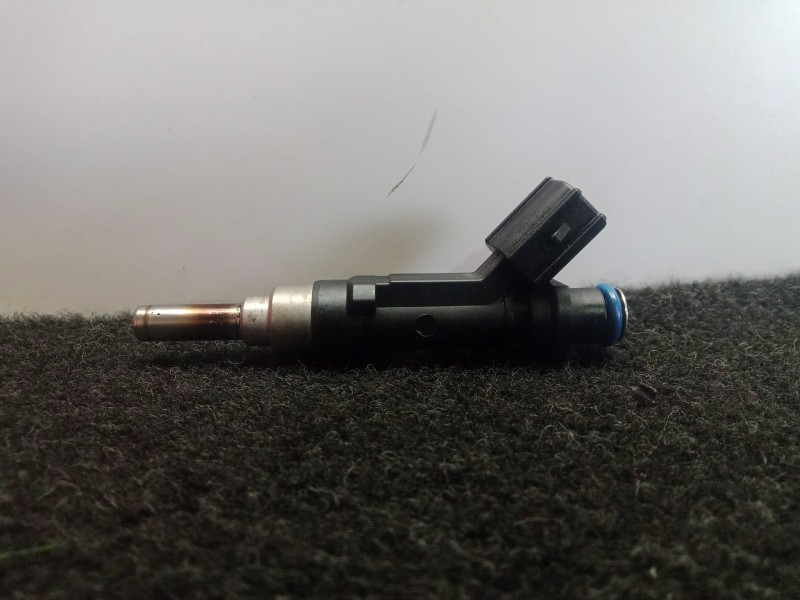 Recambio de inyector para toyota yaris 1.3 16v cat referencia OEM IAM 0280158213-2320947010  
