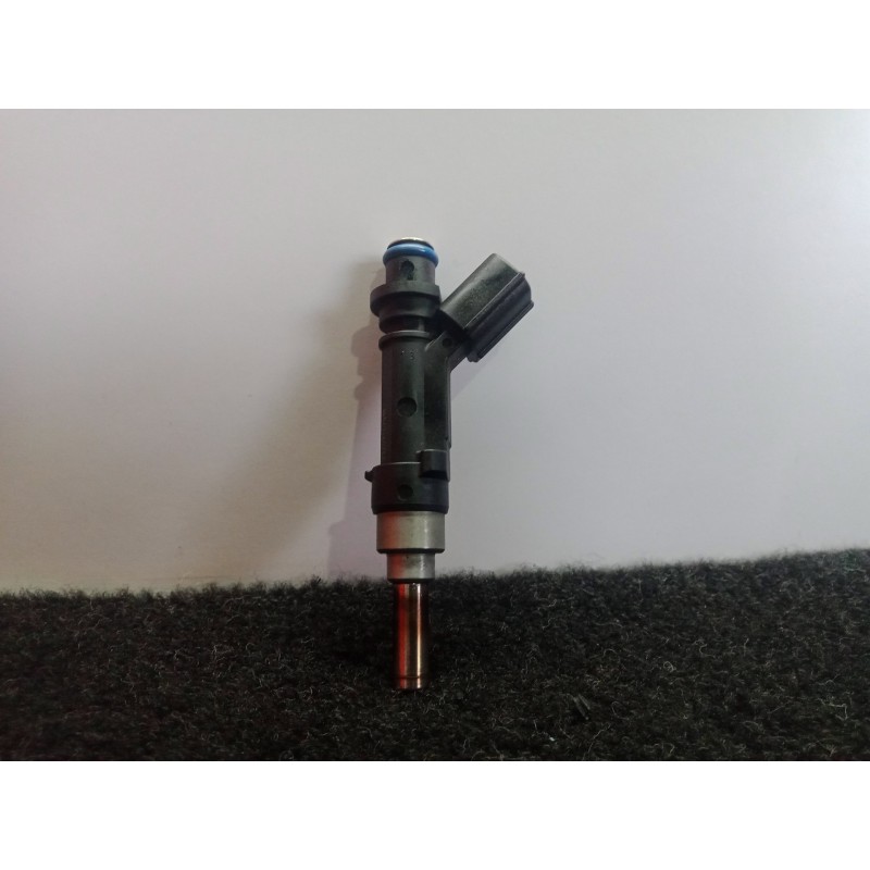 Recambio de inyector para toyota yaris 1.3 16v cat referencia OEM IAM 0280158213-2320947010  