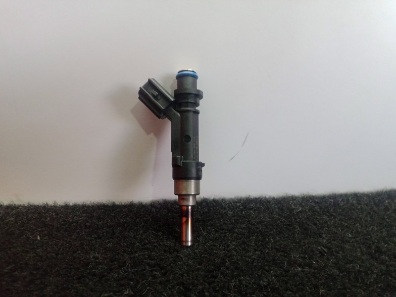 Recambio de inyector para toyota yaris 1.3 16v cat referencia OEM IAM 0280158213-2320947010  