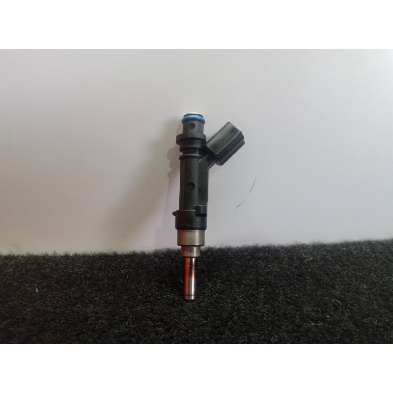 Recambio de inyector para toyota yaris 1.3 16v cat referencia OEM IAM 0280158213-2320947010  