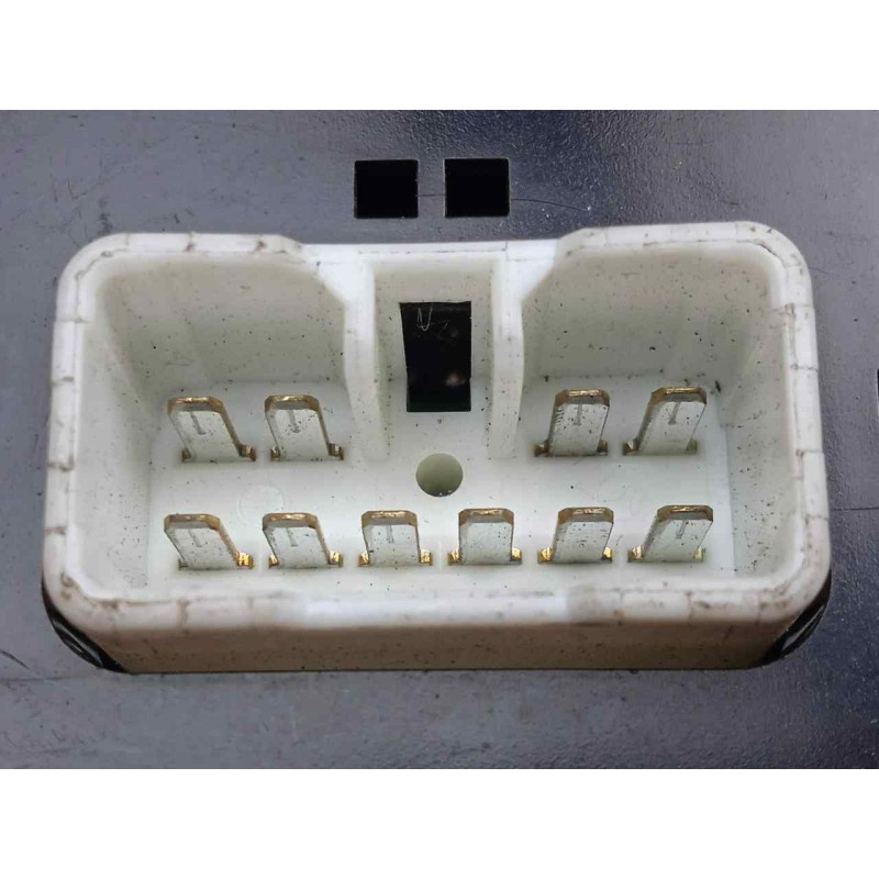 Recambio de mando elevalunas trasero derecho para hyundai grandeur / azera 2.2 crdi referencia OEM IAM 202003417-935803L0003G  