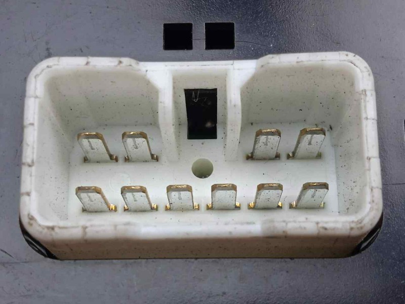 Recambio de mando elevalunas trasero derecho para hyundai grandeur / azera 2.2 crdi referencia OEM IAM 202003417-935803L0003G  